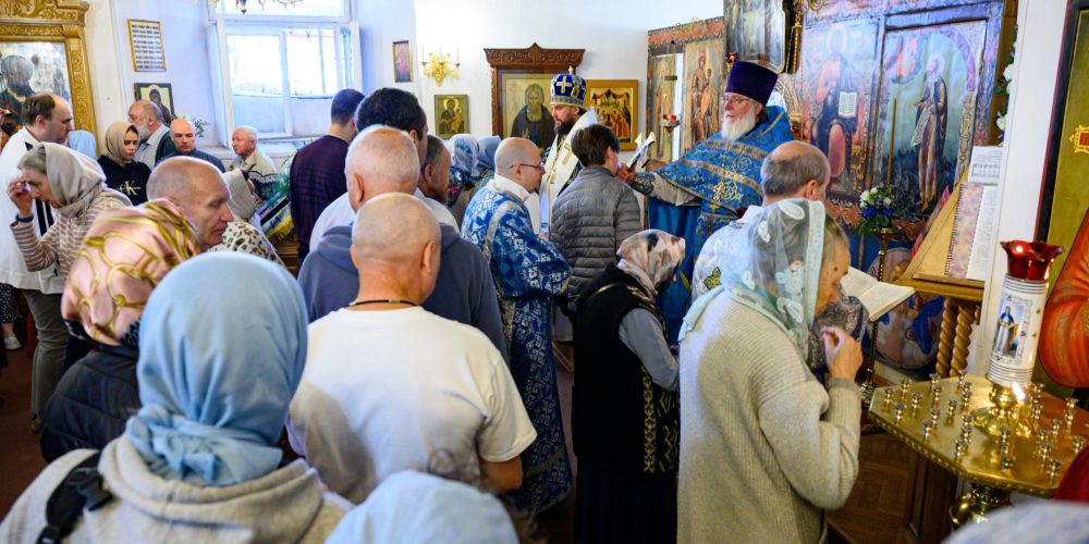 В день престольного праздника митрополит Арсений совершил Божественную литургию в храме Рождества Пресвятой Богородицы в Бутырской слободе