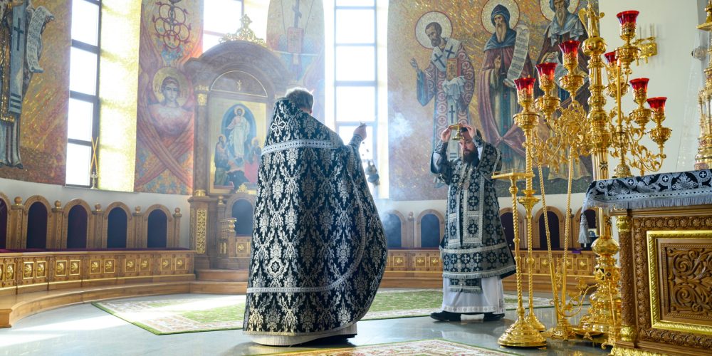 В среду четвертой седмицы Великого поста митрополит Арсений совершил Литургию Преждеосвященных Даров в храме Успения Пресвятой Богородицы в Останкине