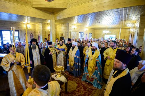 Митрополит Арсений принял участие в малом освящении храма блаженной Ксении Петербургской на улице Рокоссовского в Пскове