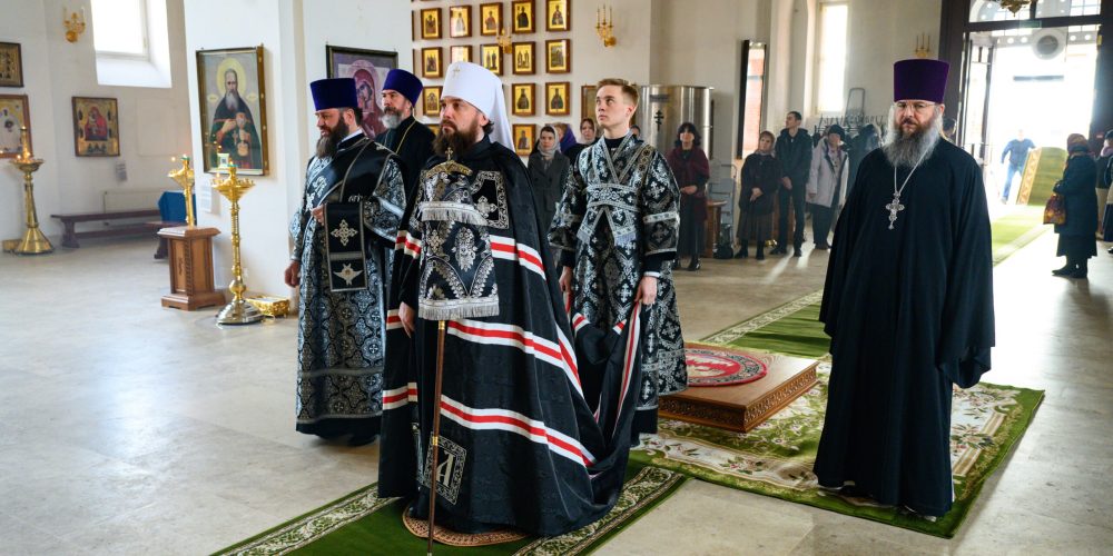 В пятницу четвертой седмицы Великого поста митрополит Арсений совершил Литургию Преждеосвященных Даров в храме Живоначальной Троицы при бывшем приюте Бахрушиных