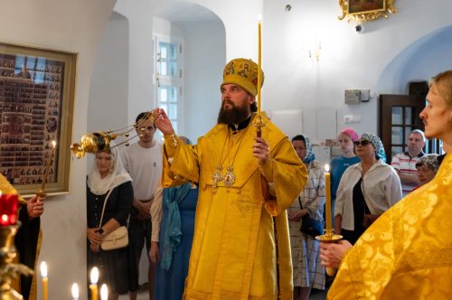 Митрополит Арсений возглавил всенощное бдение
