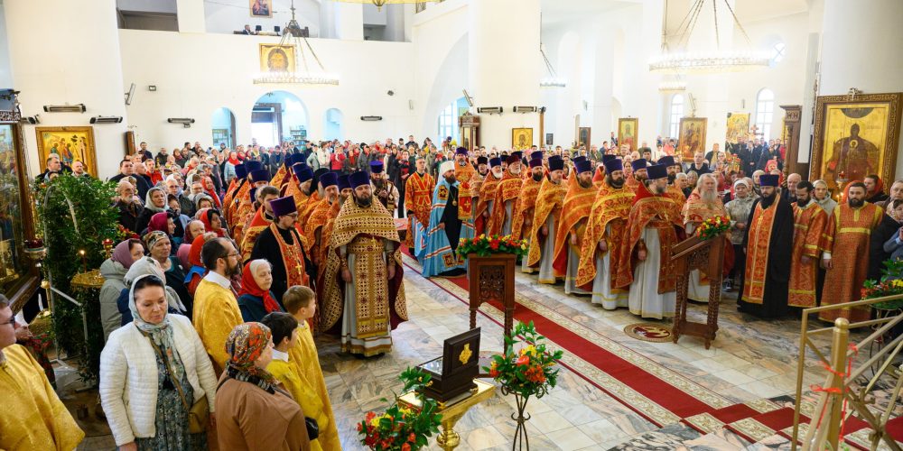В Светлую Субботу митрополит Арсений совершил Литургию в храме Собора Московских святых в Бибиреве