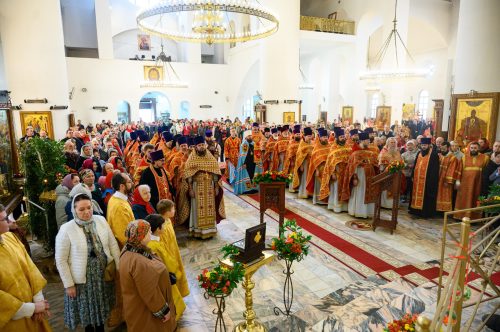В Светлую Субботу митрополит Арсений совершил Литургию в храме Собора Московских святых в Бибиреве