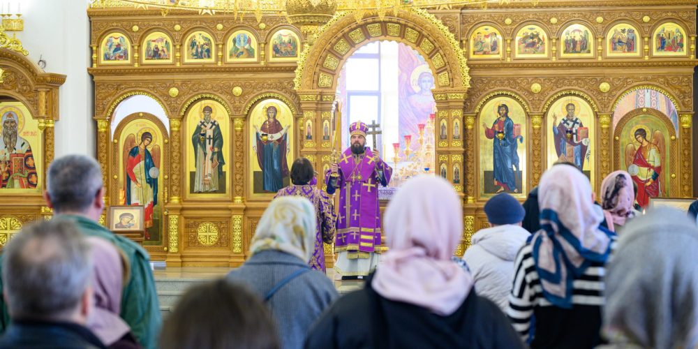 В Неделю 4-ю Великого поста митрополит Арсений совершил Божественную литургию в храме Успения Пресвятой Богородицы в Останкине