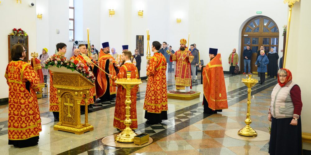 В канун Недели 2-й по Пасхе митрополит Арсений возглавил всенощное бдение в храме Успения Пресвятой Богородицы в Останкине