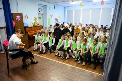 Митрополит Арсений посетил пасхальный концерт в Центре образования «Знак»