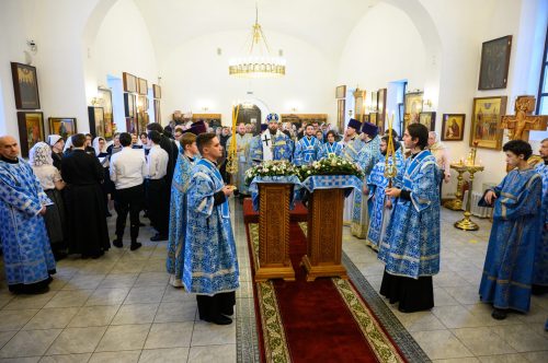 Митрополит Арсений совершил Божественную литургию в храме равноапостольной княгини Ольги в Останкине