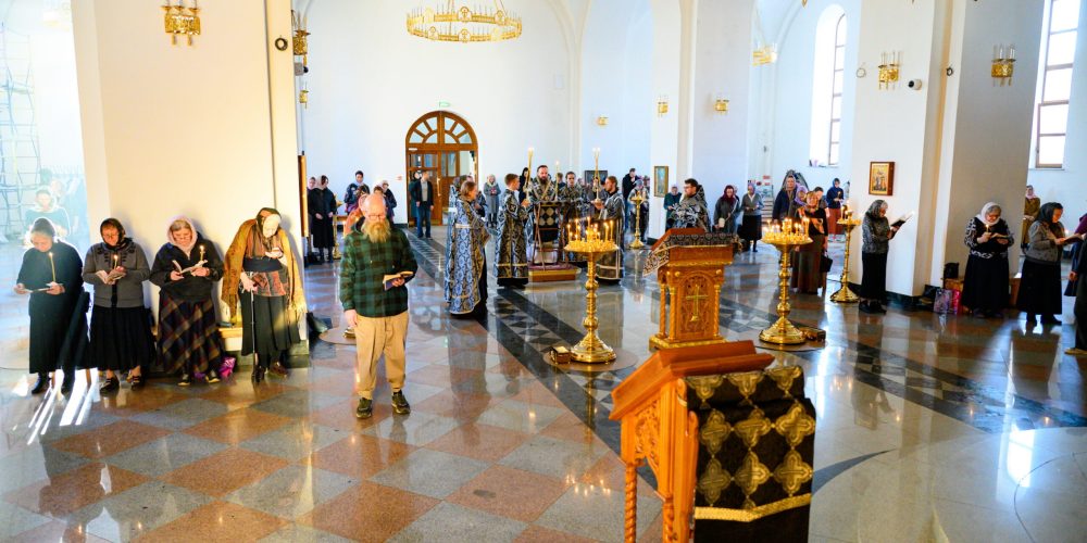 Митрополит Арсений совершил чтение Великого покаянного канона в храме Успения Пресвятой Богородицы в Останкине