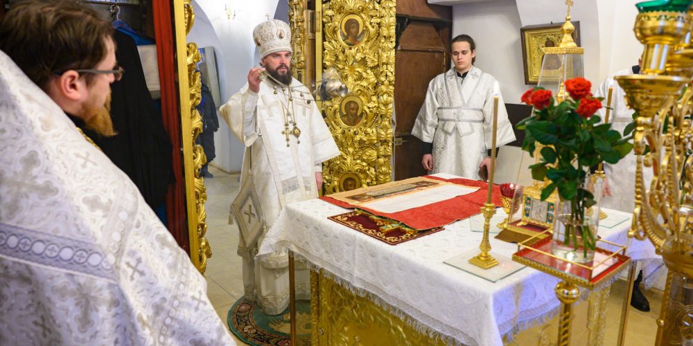 В день 90-летия со дня кончины митрополита Арсения (Стадницкого) митрополит Звенигородский Арсений совершил Литургию в храме Живоначальной Троицы в усадьбе Свиблово