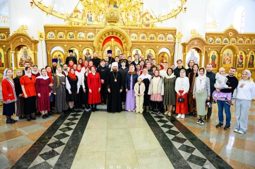 Митрополит Арсений совершил Божественную литургию при участии молодежи викариатства в храме Успения Пресвятой Богородицы в Останкине