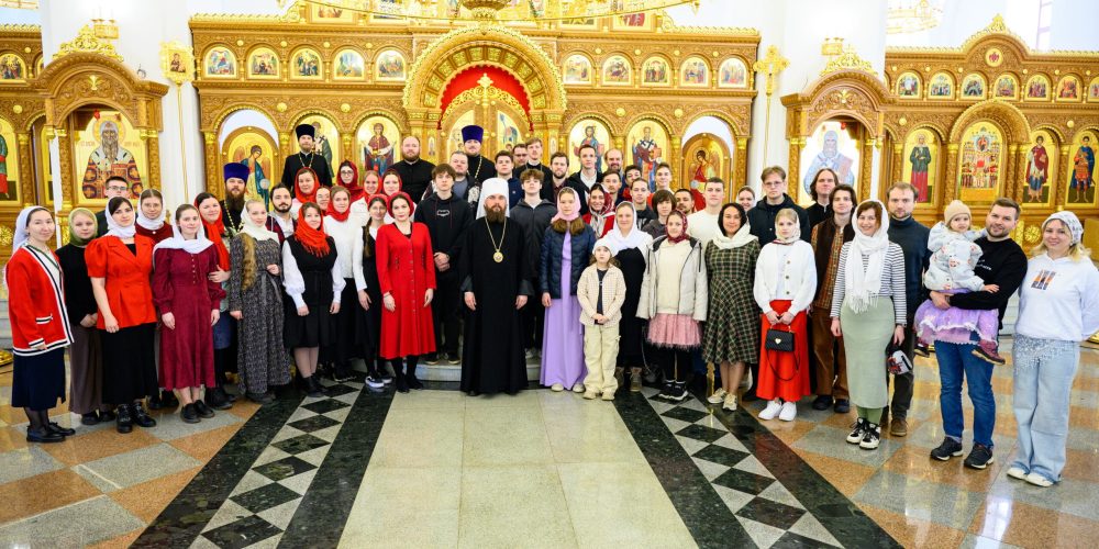Митрополит Арсений совершил Божественную литургию при участии молодежи викариатства в храме Успения Пресвятой Богородицы в Останкине