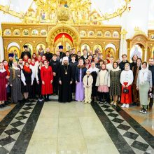 Митрополит Арсений совершил Божественную литургию при участии молодежи викариатства в храме Успения Пресвятой Богородицы в Останкине