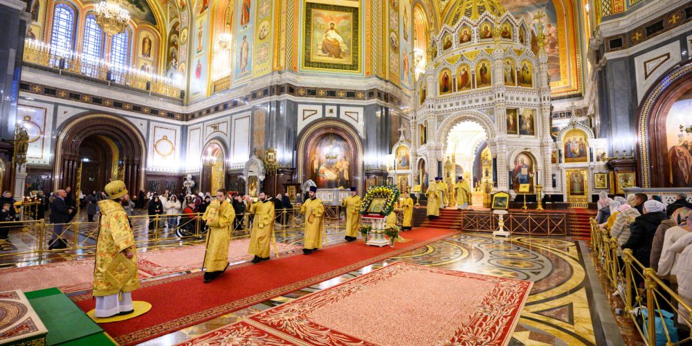 В день памяти святителя Николая Чудотворца митрополит Арсений совершил Божественную литургию в Кафедральном соборном Храме Христа Спасителя