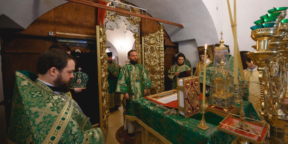 В день празднования Входа Господня в Иерусалим митрополит Арсений совершил Божественную литургию в храме Живоначальной Троицы в Усадьбе Свиблово