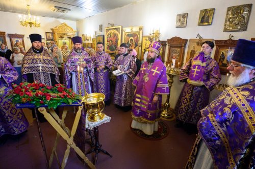 Митрополит Арсений совершил Божественную литургию в храме Рождества Пресвятой Богородицы в Бутырской Слободе