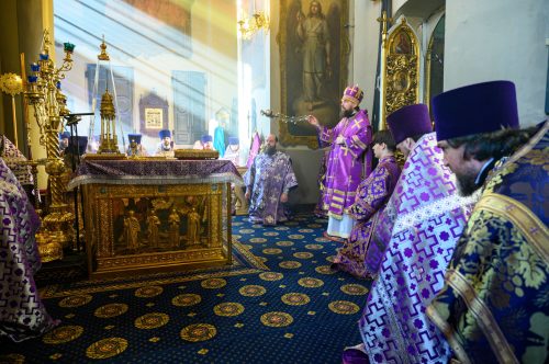 В день престольного праздника митрополит Арсений возглавил Литургию Преждеосвященных Даров в храме Тихвинской иконы Божией Матери в Алексеевском