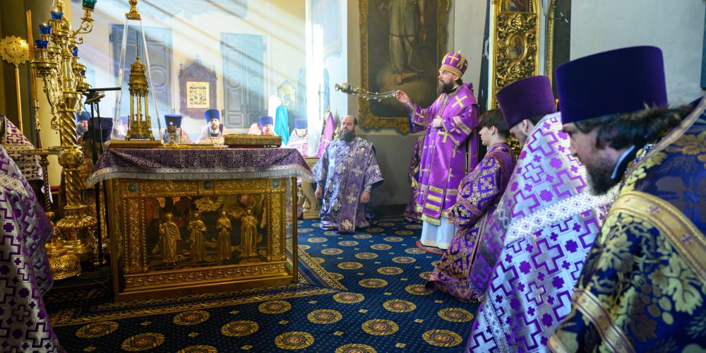 В день престольного праздника митрополит Арсений возглавил Литургию Преждеосвященных Даров в храме Тихвинской иконы Божией Матери в Алексеевском