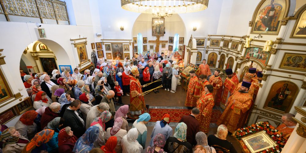 В Светлую Пятницу митрополит Арсений совершил Божественную литургию в храме «Живоносный Источник» в Бибиреве