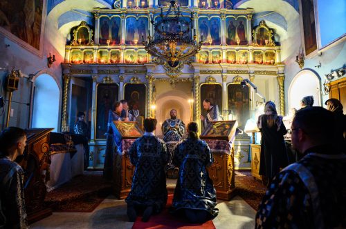 Митрополит Арсений совершил Литургию Преждеосвященных Даров в храме Положения Ризы Пресвятой Богородицы во Влахерне, в Леонове