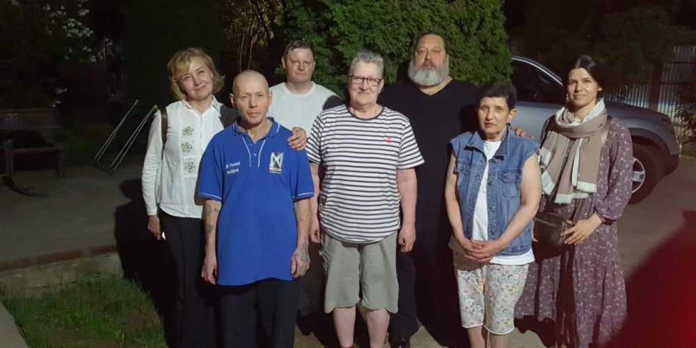 Клирик храма преподобного Сергия Радонежского в Бибиреве с волонтёрами посетил в социальный дом «Ной» в деревне Ховрино