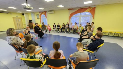 Клирик храма святых мучеников Адриана и Наталии в Бабушкине посетил подопечных Городского ресурсного центра поддержки семьи и детства «Отрадное»