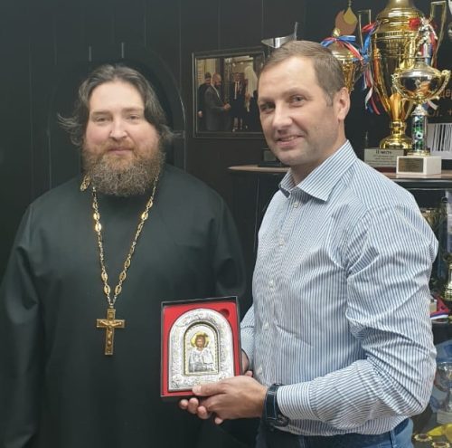 Иерей Павел Симонов провел встречу с хоккеистом А.А. Морозовым