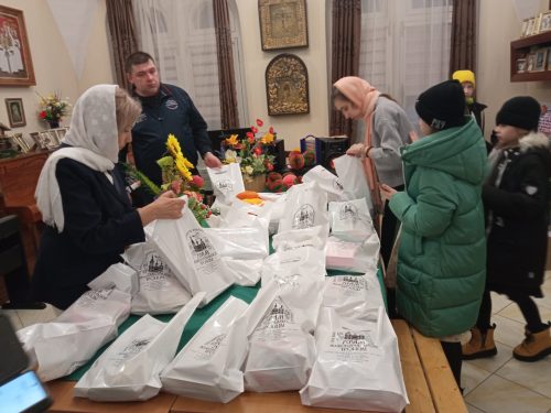Дети Воскресной школы храма Живоначальной Троицы при бывшем приюте Бахрушиных подготовили подарки для воинов СВО