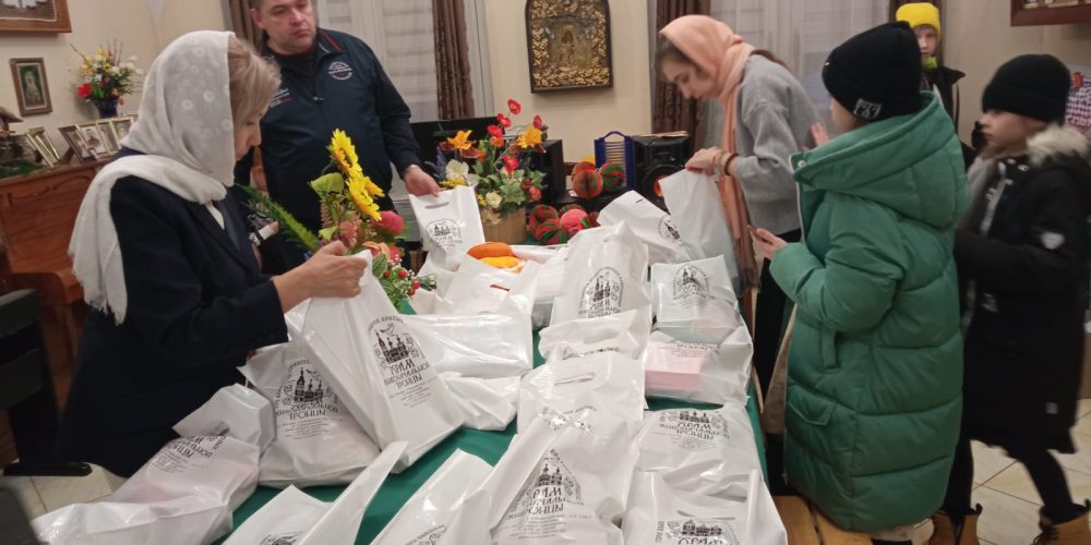 Дети Воскресной школы храма Живоначальной Троицы при бывшем приюте Бахрушиных подготовили подарки для воинов СВО