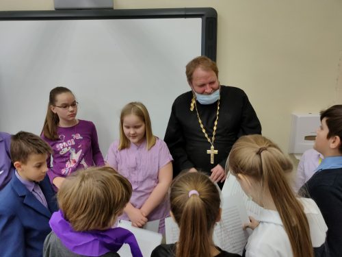 Состоялся мастер-класс из серии проекта внеурочных мероприятий «Буквица», посвященных церковнославянской каллиграфии, организованный Отделом религиозного образования Северо-восточного викариатства