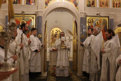 Архиепископ Егорьевский Матфей возглавил Божественную литургию в храме иконы Божией Матери «Неопалимая Купина» в Отрадном
