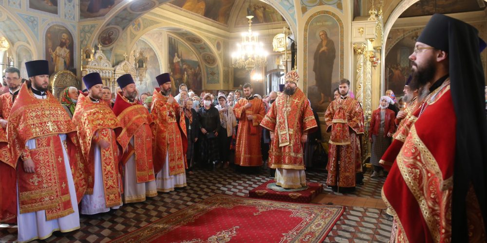 Архиепископ Егорьевский Матфей возглавил престольный праздник в храме иконы Божией Матери «Нечаянная Радость» в Марьиной роще