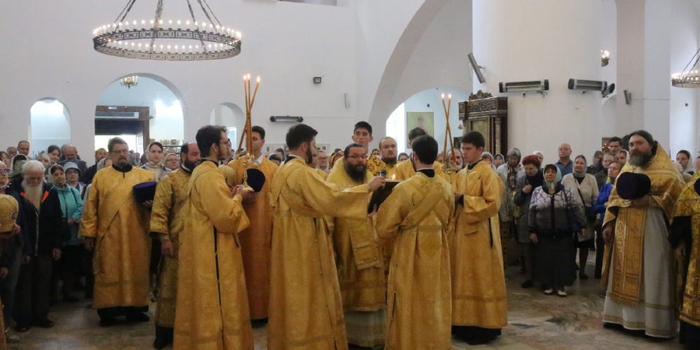 Архиерейское богослужение в храме Собора всех Московских Святых в Бибиреве