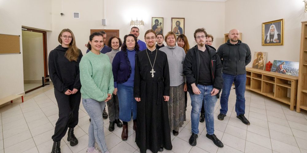 Начались занятия в миссионерской школе при храме иконы Божией Матери «Неопалимая Купина» в Отрадном