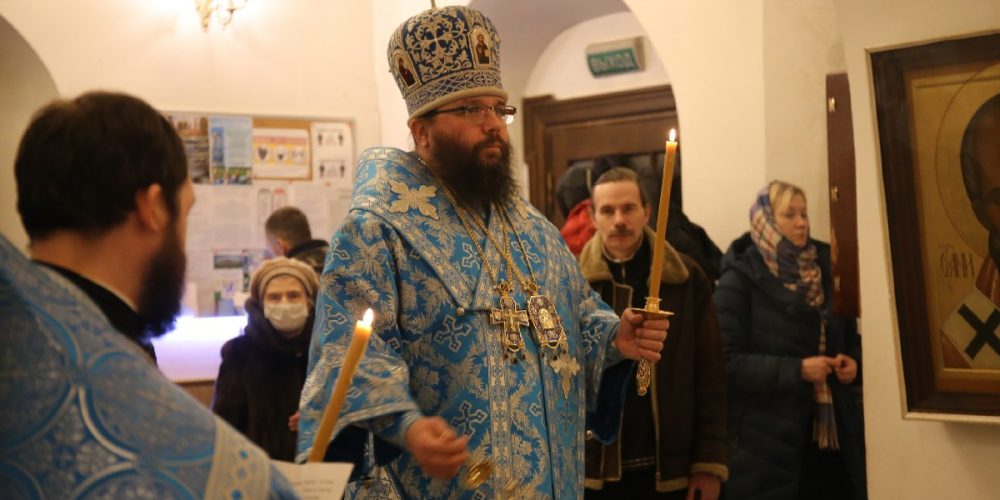 Архиерейское Всенощное бдение в храме Живоначальной Троицы в Усадьбе Свиблово