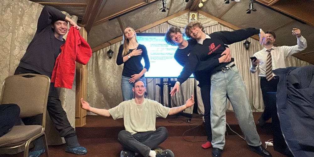 В храме Покрова Пресвятой Богородицы в Медведкове прошла молодежная игра-викторина