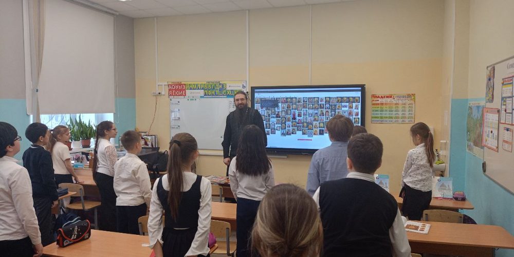 Клирик храма святого благоверного князя Димитрия Донского встретился с учениками школы №967