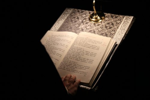 Архиепископ Егорьевский Матфей возглавил повечерие в кафедральном Богоявленском соборе в Елохове