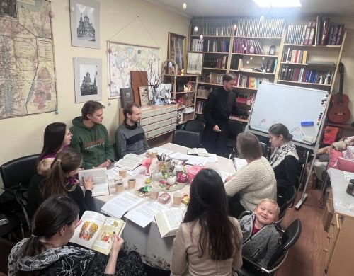 Возобновились встречи молодежного клуба при храме Живоначальной Троицы в Останкино