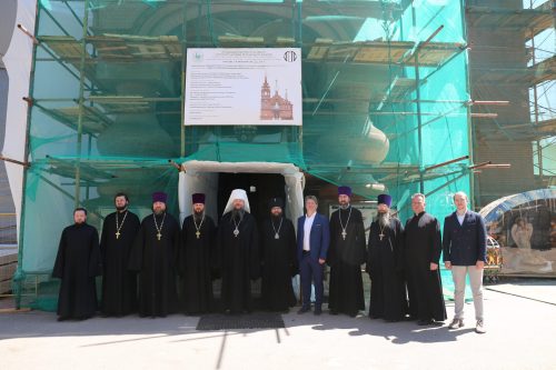 Митрополит Воскресенский Дионисий совершил молебен в храме Живоначальной Троицы при бывшем приюте Бахрушиных