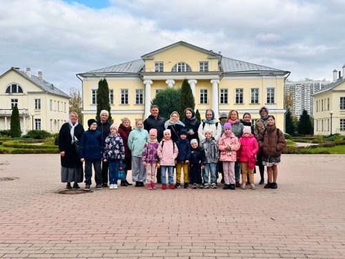 Воспитанники воскресной школы храма Тихвинской иконы Божией Матери в Алексеевском посетили музей-усадьбу Свиблово