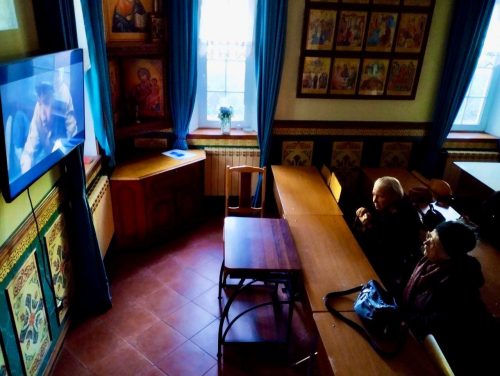 В рамках программы «Московское долголетие» при храме святых мучеников Адриана и Наталии в Бабушкине прошла очередная встреча членов Киноклуба