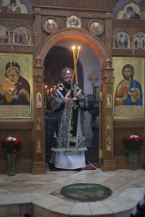 Управляющий Северо-Восточным и Юго-Восточным викариатствами в среду первой Седмицы Великого Поста совершил первую Литургию Преждеосвященных Даров