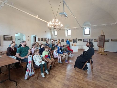 Начались занятия курса «Маленький реставратор» при храме преподобного Серафима Саровского в Раеве