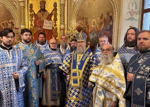 Митрополит Александр совершил Божественную литургию в храме Представительства Митрополичьего округа в Москве в праздник Казанской иконы Пресвятой Богородицы