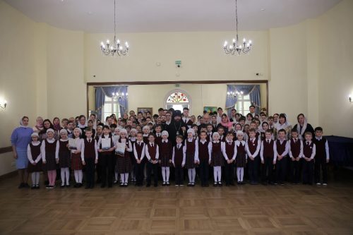 Архиепископ Егорьевский Матфей наградил учеников православной школы имени преподобного Сергия Радонежского в Усадьбе Свиблово