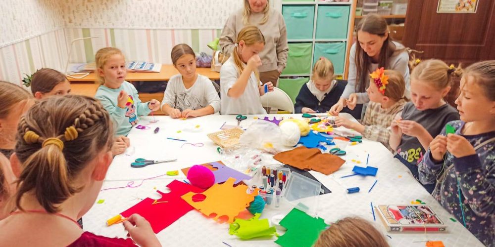 Насыщенная программа воскресной школы храма святых мучеников Адриана и Наталии в Бабушкине