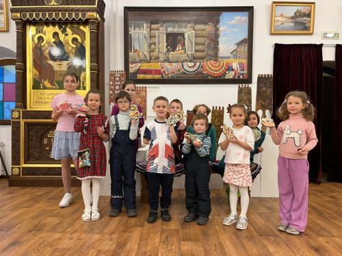 Детский мастер-класс по мозаике в выставочном центре «Наследие Русского Севера» при храме преподобного Серафима Саровского в Раево