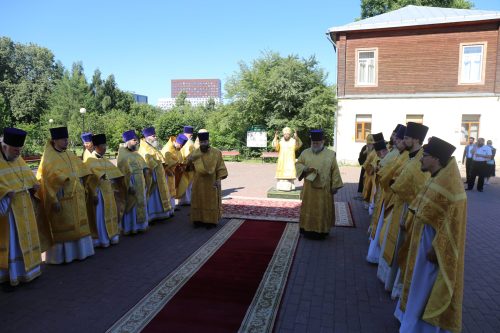Архиерейское богослужение в храме Живоначальной Троицы в Свиблове