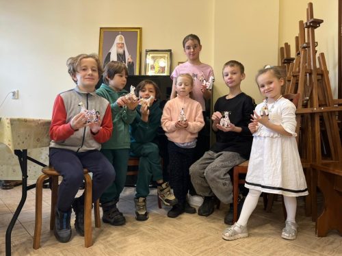 Мастер-класс «Роспись Дымковской игрушки» для учеников курса «Маленький реставратор» при храме преподобного Серафима Саровского в Раеве