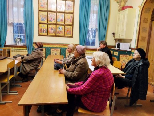 В рамках программы «Московское долголетие» при храме святых мучеников Адриана и Наталии в Бабушкине прошла очередная встреча членов Киноклуба